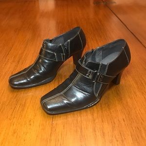 Black Aerosoles Mid Heels with Inner Zipper